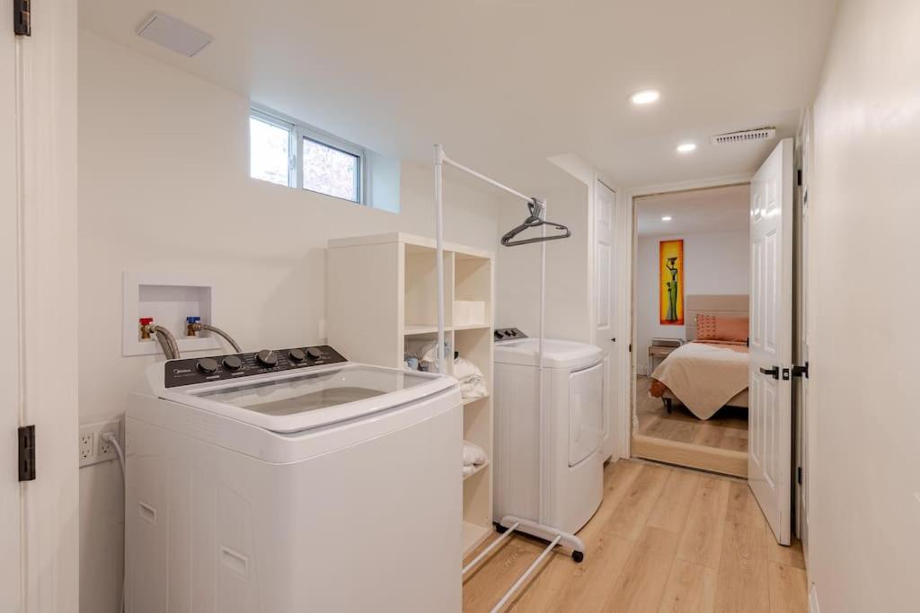 Luxury New Spacious Apartment - Country Hills, Кіченер Екстер'єр фото